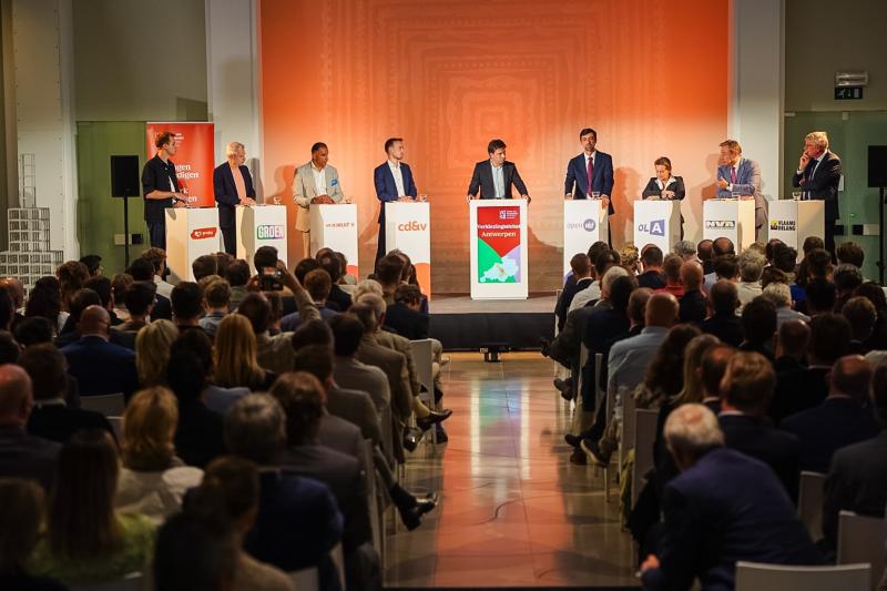 Antwerpse lijsttrekkers kruisen de degens op verkiezingsdebat Antwerps-Wase Kamer