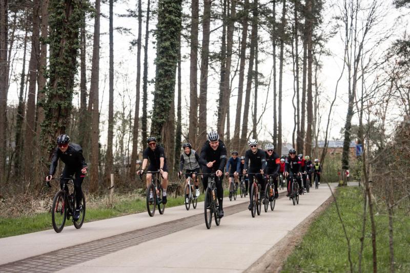 Een onvergetelijke rit met 25 enthousiaste fietsers & Ludo Dierckxsens